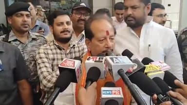 पटना ग्रामीण: पटना एयरपोर्ट पर उपमुख्यमंत्री विजय कुमार सिन्हा ने कहा,नेता प्रतिपक्ष तेजस्वी यादव बड़बोले पन के शिकार हो रहे हैं