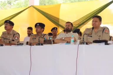 मुरादाबाद: जिलाधिकारी और एसएसपी की अध्यक्षता में पुलिस लाइन में आयोजित हुई लोकसभा चुनाव को लेकर पुलिस ब्रीफिंग