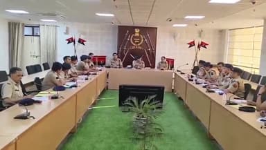 अलवर: IG उमेश चंद दत्ता आए अलवर मिनी सचिवालय में चुनाव के मध्य नजर पुलिस अधिकारियों की ली बैठक दिए आवश्यक दिशा निर्देश