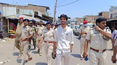 पिपराही: रामनवमी पर्व को लेकर पिपराही में बीडीओ तथा थाना अध्यक्ष ने संभाला मोर्चा।