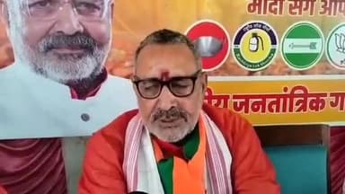 बेगूसराय: बेगूसराय पहुंचते ही केंद्रीय मंत्री गिरिराज सिंह ने एक बार फिर से ममता बनर्जी और कम्युनिस्ट पार्टी पर जमकर हमला किया