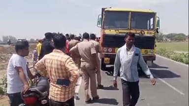 इकौना: सोनवा थाना क्षेत्र के लक्ष्मन नगर के पास डंपर ने बाइक सवार को मारी टक्कर बाइक सवार हुआ घायल