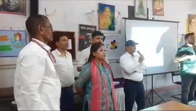 धनबाद/केंदुआडीह: लोकसभा चुनाव की तैयारी को लेकर सभी पीठासीन पदाधिकारी द्वारा SSLNT महाविद्यालय में एक दिवसीय प्रशिक्षण का किया गया आयोजन