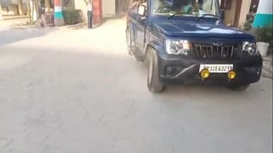 औराई: वाराणसी एडीजी जोन पियूष मार्डिया ने औराई में किया औचक निरीक्षण, लिया व्यवस्थाओं का जायजा।