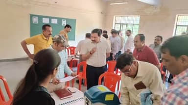 हमीरपुर: चुनाव ड्यूटी में लगे पीठासीन अधिकारियों को दो पालियों में पीजी कॉलेज कुछेछा में प्रशिक्षण दिया गया