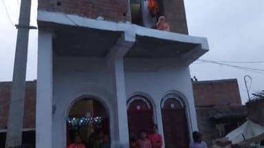 महिला की मदद करने पहुंची माला सिंह भारती
#मैनपुरी #कुरावली #बेवर #भोगांव #किसनी #करहल #सिरसागंज #लखनऊ #कन्नौज #उन्नाव