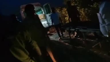 कन्नौज :-
 ठठिया जनखत मार्ग पर जैनपुर के समीप दो बाइकों के भिड़ंत में एक व्यक्ति की मौत तथा दो अन्य घायल #accidential