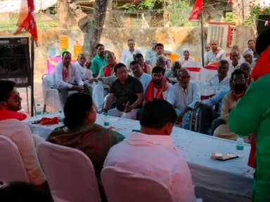 संदेश: संदेश प्रखंड मुख्यालय स्थित कारगिल शहीद भवन में इंडिया गठबंधन के कार्यकर्ताओं ने बैठक किया