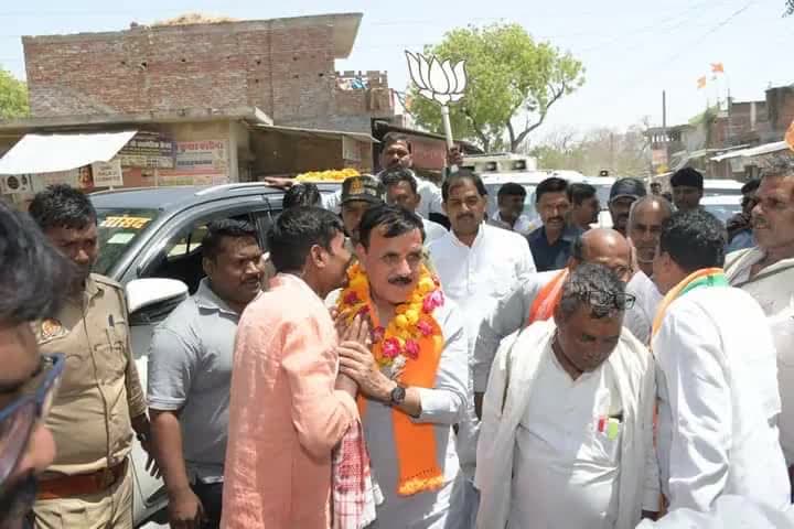 देश की विरासत और विकास के पथ पर निरंतर अग्रसर यशस्वी प्रधानमंत्री श्री Narendra Modi जी के संकल्पित #अबकी_बार_400_पार की लक्ष्य प्राप्ति में लोकसभा कौशाम्बी का जन-जन पूर्णतया तैयार है।

आज प्रचार प्रसार के दौरान पुरनेमऊ में जनता से मिले असी