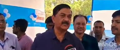 गोपालगंज: गोपालगंज डीएवी स्कूल सहित तीन जगह पर लोकसभा चुनाव को लेकर मतदान कर्मियों को दिया जा रहा प्रशिक्षण: डीएम मो मकसूद आलम।