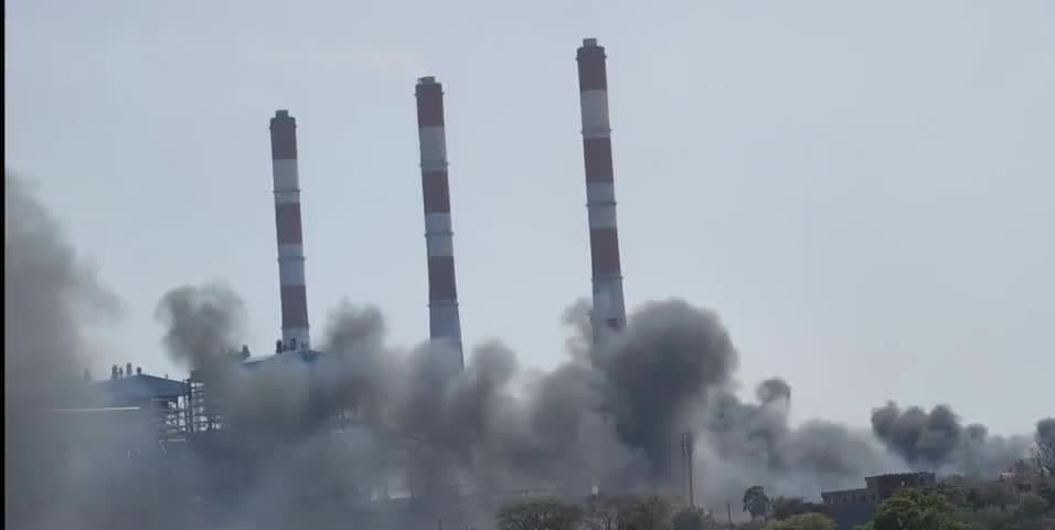 चतरा:-एनटीपीसी प्लांट में लगा भीषण आग
अगलगी मे लाखो का नुकसान
 पुरा टंडवा नगरी धुवां धुवां 
@chatra #tandwa #एनटीपीसी #