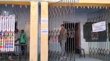 गया टाउन सीडी ब्लॉक: गया लोकसभा चुनाव का प्रथम चरण का मतदान हुआ शुरू,मतदाताओं में दिखा उत्साह,कतारबद्ध होकर खड़े दिखे मतदाता