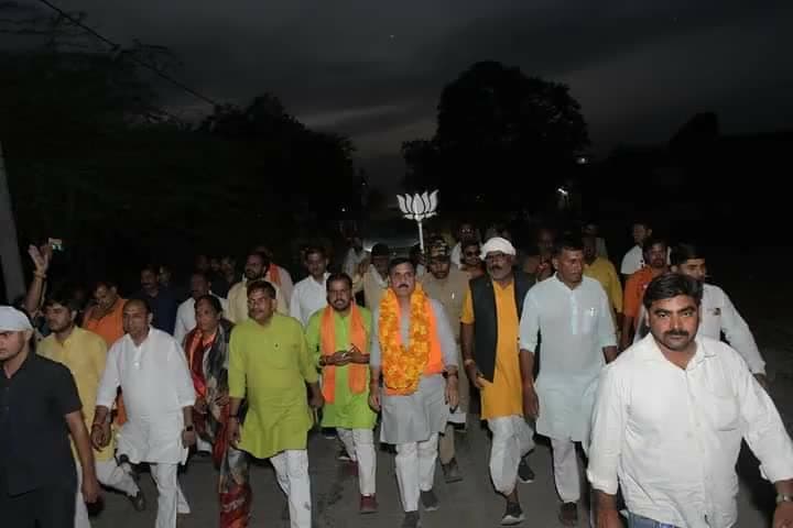 देश की विरासत और विकास के पथ पर निरंतर अग्रसर यशस्वी प्रधानमंत्री श्री Narendra Modi जी के संकल्पित #अबकी_बार_400_पार की लक्ष्य प्राप्ति में लोकसभा कौशाम्बी का जन-जन पूर्णतया तैयार है।

आज प्रचार प्रसार के दौरान सकरदहा पर जनता के असीम
