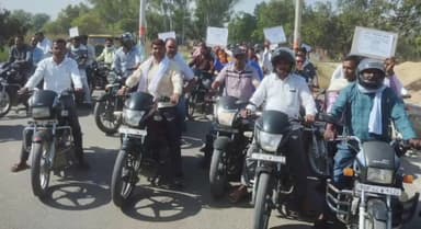 सुल्तानपुर: सहायक विकास अधिकारी की अध्यक्षता में कुड़वार ब्लॉक से निकाली गई मतदाता जागरूकता रैली, कर्मचारियों को दिलाई गई शपथ