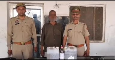 हाथरस: सदर कोतवाली पुलिस ने एक अभियुक्त को किया गिरफ्तार, कब्जे से 10 लीटर अवैध देशी शराब बरामद, आवश्यक कार्यवाही जारी