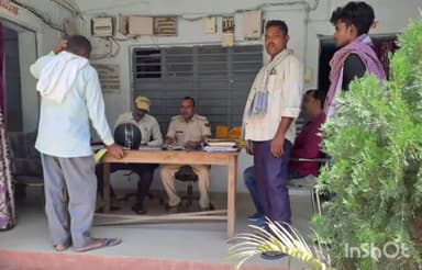 डुमरी कटसरी: श्यामपुर भटहां थाना परिसर में भूमि संबंधित तीन मामलों का किया गया निपटारा, थाना अध्यक्ष सुनील कुमार