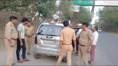 गढ़मुक्तेश्वर: नानपुर पुलिस चेक पोस्ट पर पुलिस ने पकड़ी 15 लाख रुपए की नकदी, आयकर विभाग को दी जानकारी