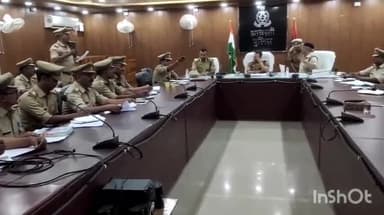 भिनगा: लोकसभा चुनाव के दृष्टिगtत SP ऑफिस भिनगा मे थाना व चौकी प्रभारी संग SP ने की समीक्षा बैठक, कहा संदिग्धों पर रहे पैनी नजर