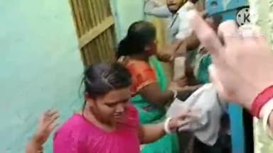 समस्तीपुर: शहर के मगरदही नीम गली मोहल्ला में जमीनी विवाद को लेकर दो पक्ष में हुई मारपीट में आधे दर्जन लोग जख्मी