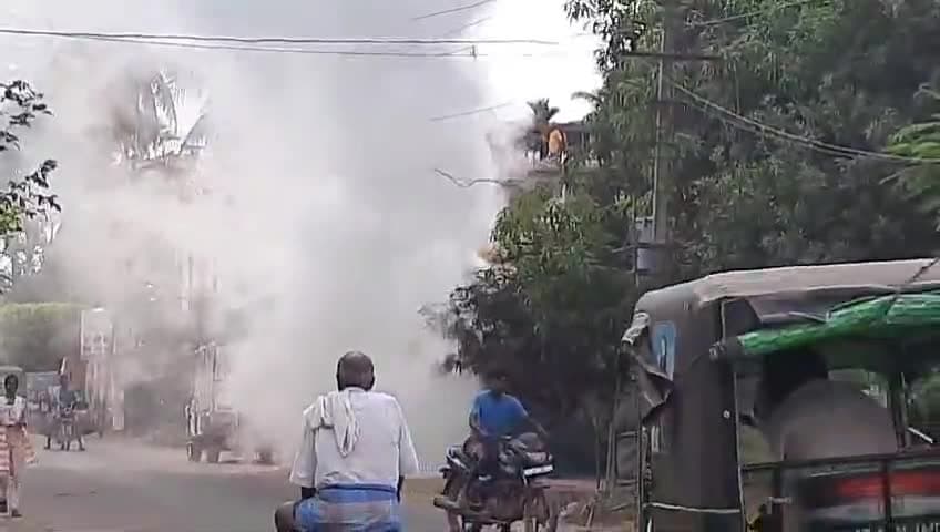 దుళ్ళలో ఒక్కసారిగా పేలిన ట్రాన్స్ఫార్మర్.. ఎటువంటి ప్రమాదం జరగకపోవడంతో ఊపిరి పీల్చుకున్న స్థానికులు