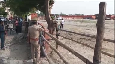 कोल: नुमाइश मैदान में पीएम मोदी के आने से पूर्व नगर निगम की कुत्ता पकड़ टीम ने चलाया अभियान, दर्जनों कुत्ते पकड़े