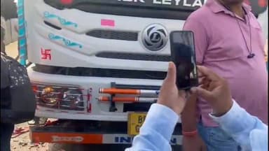 पटना ग्रामीण: जगनपुरा बाईपास पर तेज रफ्तार हाईवे वाहन ने सड़क पार कर रहे दो महिला को मारा टक्कर,एक की मौत एक गंभीर रूप से घायल.