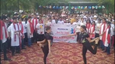 गाज़ियाबाद: मतदान प्रतिशत बढ़ाने के लिए इंदिरापुरम स्थित स्वर्ण जयंती पार्क में गाजियाबाद प्रशासन ने वॉकथन कार्यक्रम का किया आयोजन