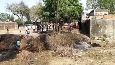 बीना: ग्राम मुढ़िया नायक में अज्ञात कारणों के चलते कच्चे मकान में लगी आग, गाय का बछड़ा आग में झुलसा