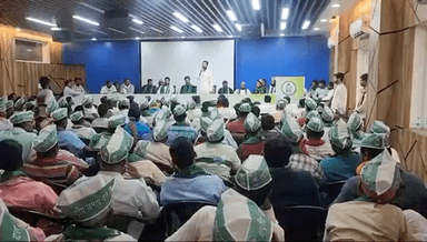 #INDIA गठबंधन राजद समर्थित वाल्मीकिनगर लोकसभा प्रत्यासी दीपक यादव जी के उपस्थिति में युवा राजद बगहा की बैठक में अपनी बात रखते हुए।
#Loksabha #Valmikinagar
#RJD