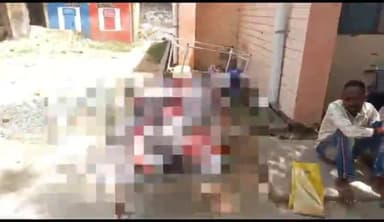 जमुई: अड़सार गांव के पास ई-रिक्शा के पलटने से घायल हुए चालक की पटना ले जाने के दौरान हुई मौत,शव को लाया गया सदर अस्पताल