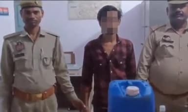 हाथरस: गांव हसनपुर बारू निवासी एक अभियुक्त को कोतवाली चंदपा पुलिस ने किया गिरफ्तार, कब्जे से 20 लीटर अवैध देशी शराब बरामद