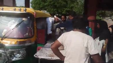 हाथरस: गांव मई के पास अनियंत्रित होकर ई रिक्शा पलटने से एक युवक का टूटा पैर, युवक को परिजनों ने कराया जिला अस्पताल में भर्ती