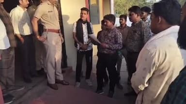 मंदसौर: मारपीट और लूटपाट 3 लोगों के साथ की 10 से 12 लोगों ने कार्रवाई को लेकर एडिशनल SP को SP कार्यालय पर दिया ज्ञापन