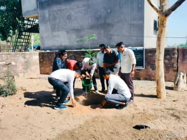 रानीवाड़ा: रानीवाड़ा में विश्व पृथ्वी दिवस पर पौधारोपण कर जागरूकता शिविर का आयोजन हुआ