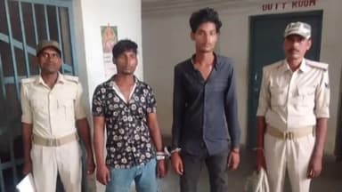 पिपराही: बेलवा से पुलिस ने 84 बोतल शराब के साथ दो कारोबारी को किया गिरफ्तार, बाइक जब्त