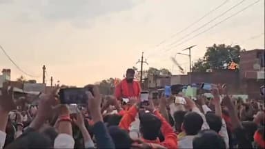 डेहरी: डालमियानगर सहित विभिन्न इलाके में पावर स्टार पवन सिंह के रोड शो में उमड़ी भीड़, लोगों ने फूल-मालाओं से किया जोरदार स्वागत