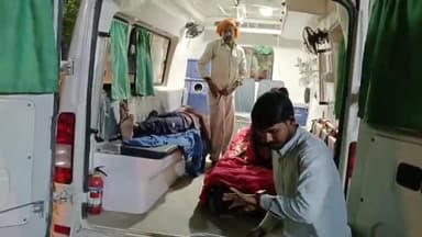 गोपालगंज: मलही गांव के समीप दो बाइकों की टक्कर में बाइक सवार भाई-बहन जख्मी, सदर अस्पताल में कराया गया भर्ती।