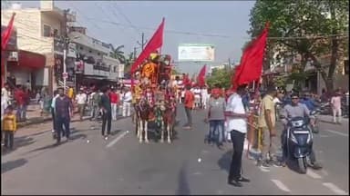 हनुमान ध्वजा यात्रा में उमड़ा आस्था का सैलाब, श्रद्धालुओं ने संकटमोचन दरबार में लगाई हाजिरी