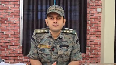 गोपालगंज: मांझा थाना क्षेत्र मे पुलिस ने वाहन जाँच के दौरान एक व्यक्ति के पास से एक कट्टा और 8 जिंदा कारतूस किया बरामद,सदर SDPO