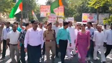 हरदोई: रसखान प्रेक्षागृह में जिलाधिकारी ने कहा कि 13 मई को मतदान कर अपने लोकतान्त्रिक दायित्व का निर्वहन करें