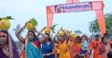 बेरमो: फुसरो,बजरंग बली मंदिर के प्राण प्रतिष्ठा को लेकर निकाली गई कलश शोभा यात्रा।