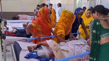 फिरोज़ाबाद: करहल चौराहे के समीप तेज रफ़्तार के चलते बाइक आवारा साड़ से टकरा कर पलटी, दो लोग हुए गंभीर घायल