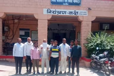 खींवसर: खीवसर मे जलदाय विभाग द्वारा वंचित ढाणियो मे कनेक्शन करवाने की मांग को लेकर टांकला के ग्रामीणो ने कलक्टर को सौंपा ज्ञापन