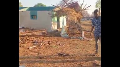 जयसिंहनगर: ग्राम पंचायत पोंडी सहित अन्य जगहों पर आंधी तूफान से उड़े कई घरों के टीन शेड, दो दिन बाद भी नहीं पहुंचा प्रशासनिक अमला