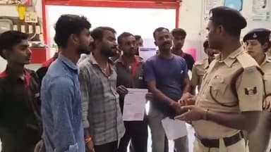 विभूतिपुर: विभूतिपुर क्षेत्र के नरहन एवं बोरिया में संभावित अग्निकांड से सुरक्षा व बचाव हेतु लोगों को किया जा रहा जागरूक