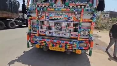 नौबतपुर: खनन विभाग की टीम ने नौबतपुर बाजार के पास से अवैध बालू लदे एक ट्रक को किया जब्त