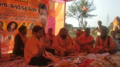 जन चेतना बैठक के दौरान जिला प्रमुख अर्जुन पंडित शिवाकांत ने थाना दरगाह शरीफ के भ्रष्टाचार पर बात करते हुए कहा कि भूमाफियाओं का गुंडागर्दी खुलेआम दरगाह थाने में होता है पुलिस तमस बिन बनी रहती है सरकार के निर्देशों की धज्जियां उड़ती है