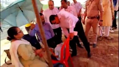 गाज़ियाबाद: लोक सभा चुनाव 2024 के लिए कमला नेहरू नगर मैदान से पोलिंग पार्टी की गई रवाना, डीएम ने किया मौके का निरीक्षण