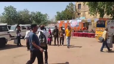 बूंदी: आज शहर के हायर सेकेंडरी स्कूल से मतदान दल हुआ रवाना