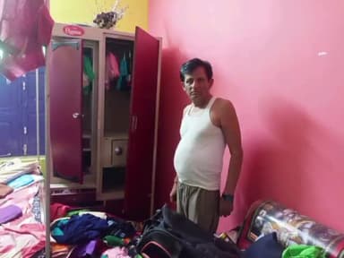 बाजपट्टी: बाजपट्टी थाना क्षेत्र के बनगाँव वार्ड 12 में आधा दर्जन बदमाशो ने एक घर से 6 लाख मूल्य का जेवरात व एक लाख रुपया नगद लुटा